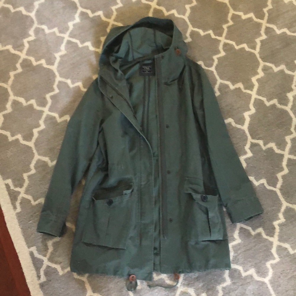 Abercrombie women’s lightweight coat